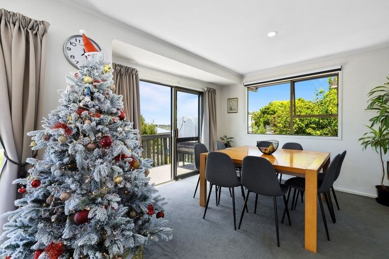 Photo of property in 53 Sunset Road, Totara Vale, Auckland, 0632