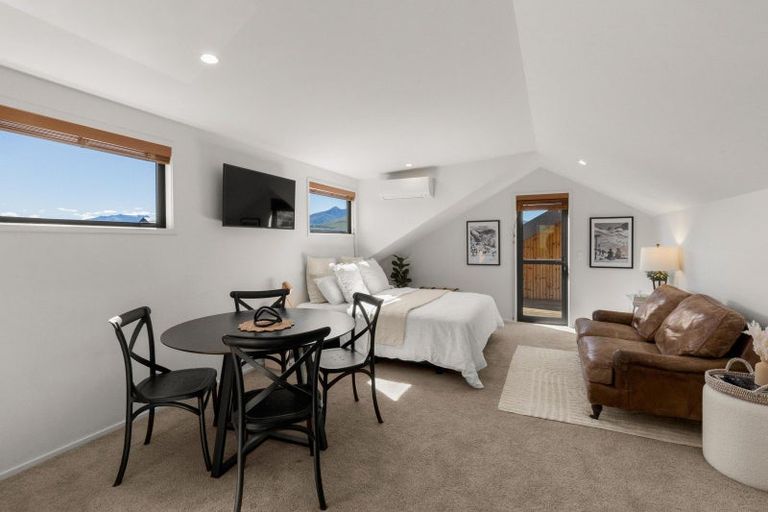 Photo of property in 6 Stockyard Lane, Jacks Point, Queenstown, 9371