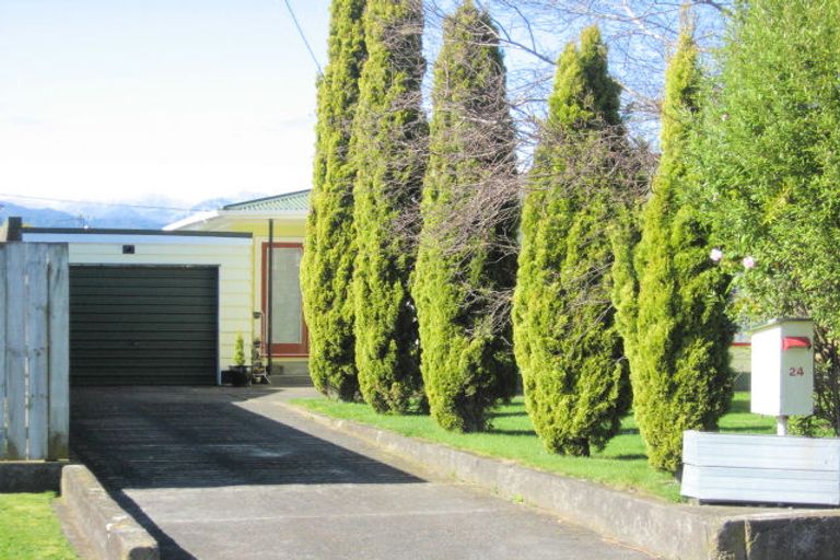 Photo of property in 24 Freyberg Street, Levin, 5510