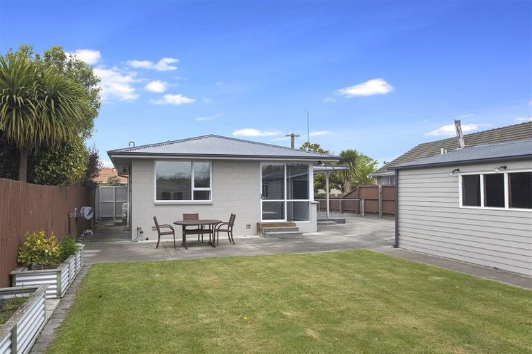 Photo of property in 69 Farquhars Road, Redwood, Christchurch, 8051