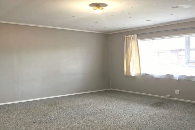 Photo of property in 1/5 Tirimoana Road, Te Atatu South, Auckland, 0602