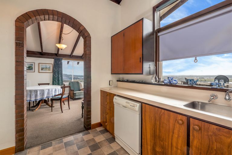 Photo of property in 76 Cannon Hill Crescent, Mount Pleasant, Christchurch, 8081