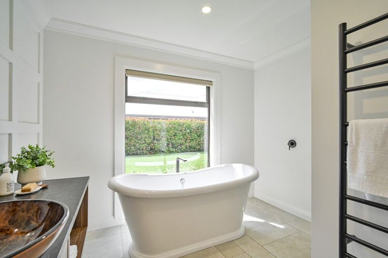 Photo of property in 127 Arataki Road, Havelock North, 4130