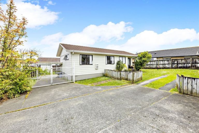 Photo of property in 2/11 Etherton Drive, Weymouth, Auckland, 2103