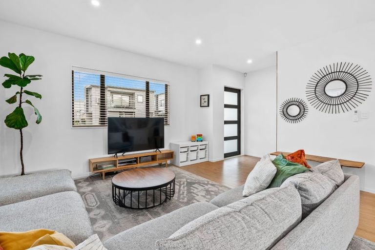 Photo of property in 21 Autumn Blaze Street, Hobsonville, Auckland, 0616