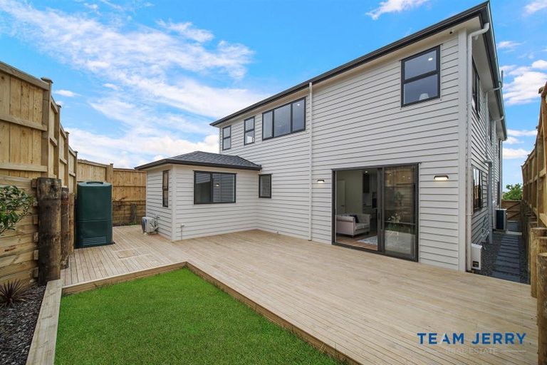 Photo of property in 8 Kakau Lane, Flat Bush, Auckland, 2019