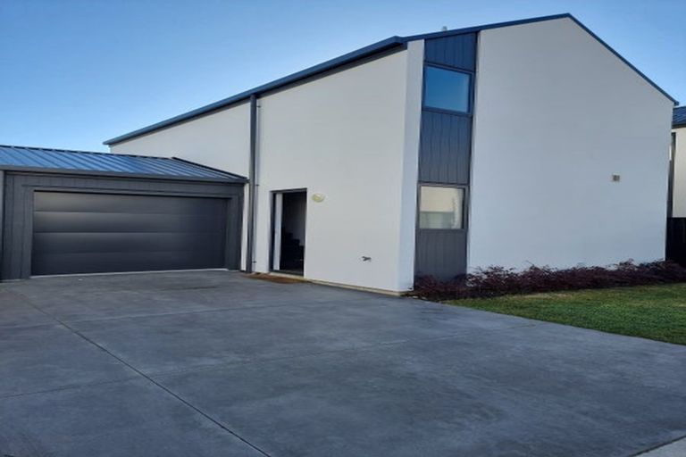 Photo of property in 15 Wheatsheaf Lane, Heathcote Valley, Christchurch, 8022
