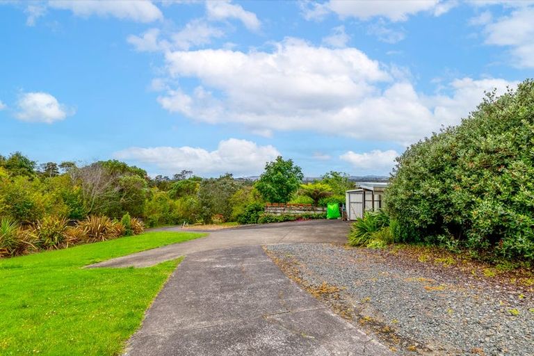 Photo of property in 2/52 Staincross Street, Green Bay, Auckland, 0604