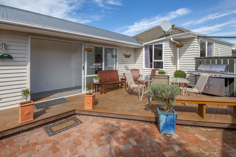 Photo of property in 12 Cranbrook Avenue, Burnside, Christchurch, 8053