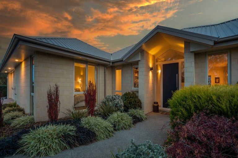 Photo of property in 14 Riverside Way, Amberley, 7410