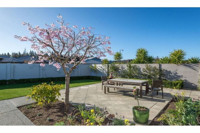 Photo of property in 28 Ruahine Place, Parklands, Christchurch, 8083