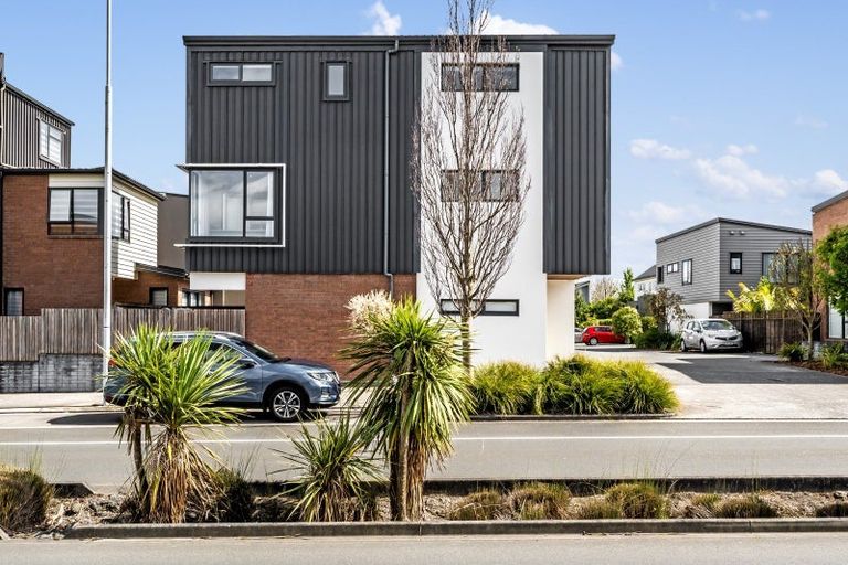Photo of property in 162 Hobsonville Point Road, Hobsonville, Auckland, 0616