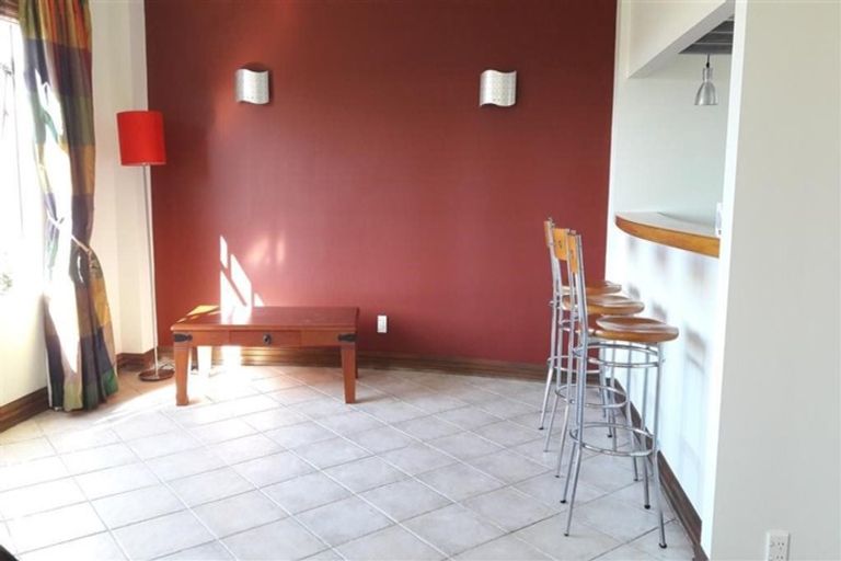 Photo of property in 19 Chivalry Road, Glenfield, Auckland, 0629