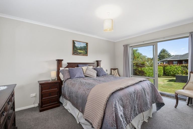 Photo of property in 6 Rogers Place, Kinloch, Taupo, 3377