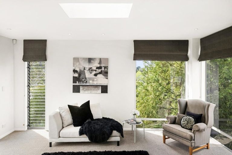 Photo of property in 2/20 Sycamore Drive, Sunnynook, Auckland, 0620