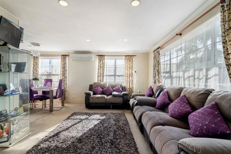 Photo of property in 6 Stella Place, Manurewa, Auckland, 2102