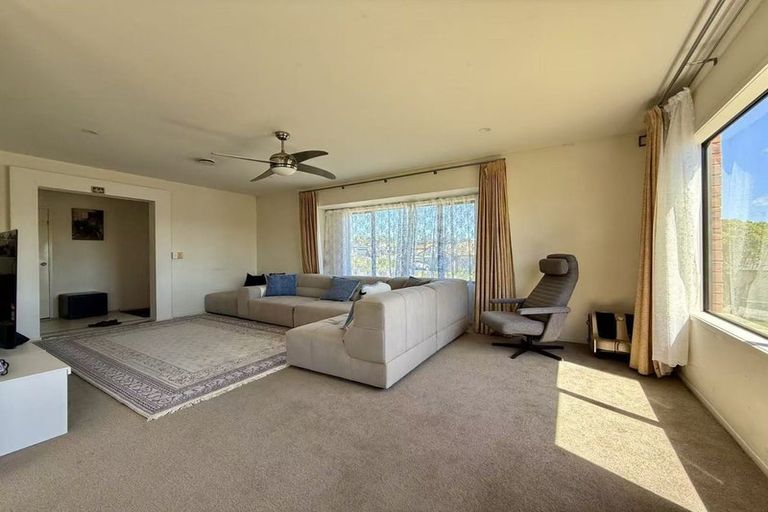 Photo of property in 19 Roy Maloney Drive, Henderson, Auckland, 0612