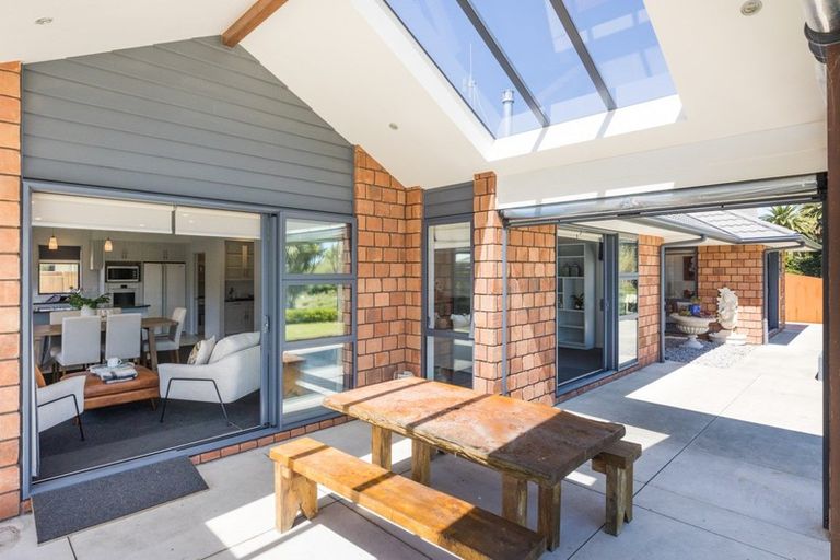 Photo of property in 30 Grand Oaks Drive, Awapuni, Palmerston North, 4412