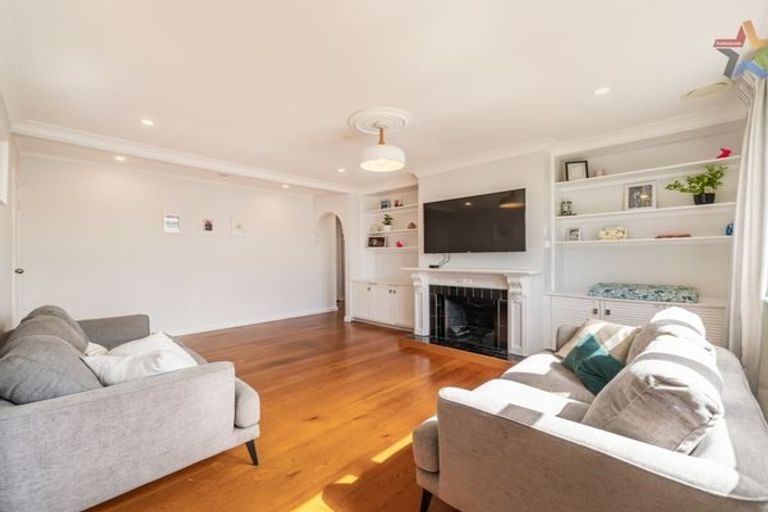 Photo of property in 206a Miromiro Road, Normandale, Lower Hutt, 5010