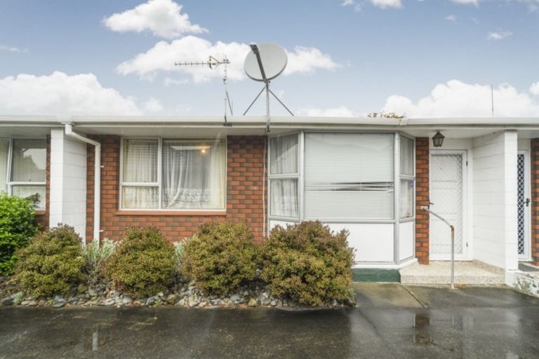 Photo of property in 2/132 Heretaunga Street, Palmerston North, 4414