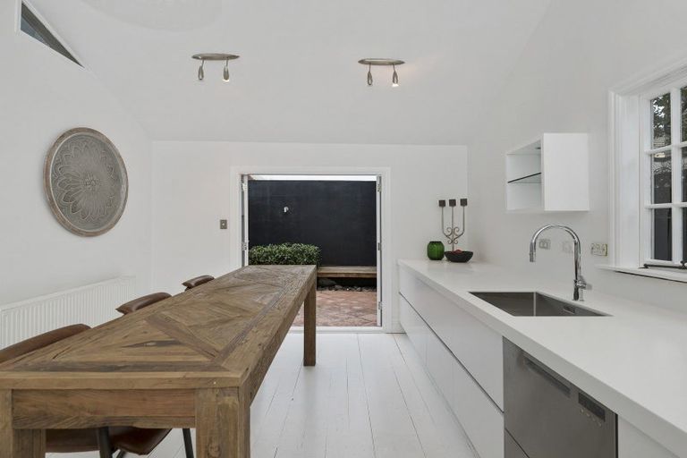 Photo of property in 2/6 Office Road, Merivale, Christchurch, 8014