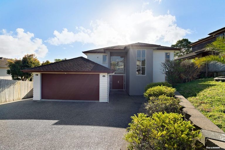 Photo of property in 11 Springvale Drive, Fairview Heights, Auckland, 0632
