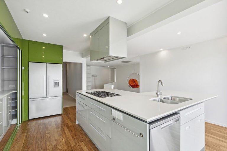 Photo of property in 4 Tai Paku Paku Road, Karaka Bays, Wellington, 6022