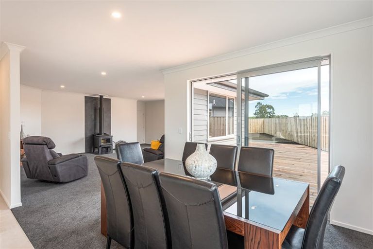 Photo of property in 10 Angus Place, Rangiora, 7400