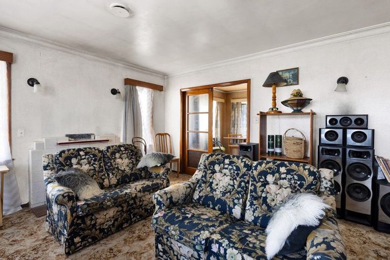 Photo of property in 28 Cambridge Street, Patea, 4520