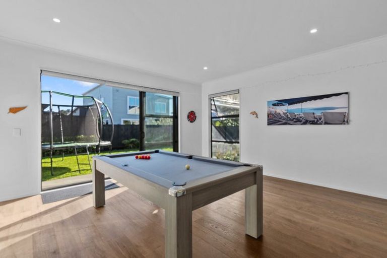 Photo of property in 10 Onekura Street, Red Beach, 0932