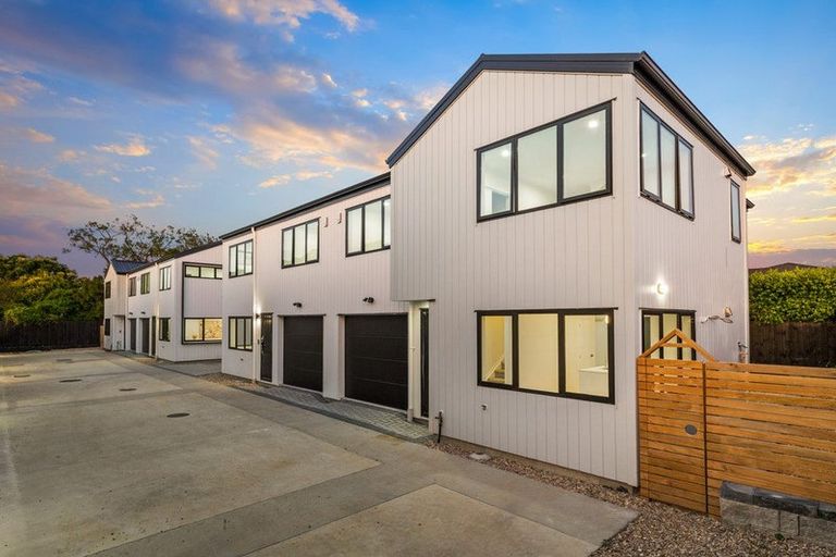 Photo of property in 6/113 Beach Road, Te Atatu Peninsula, 0610