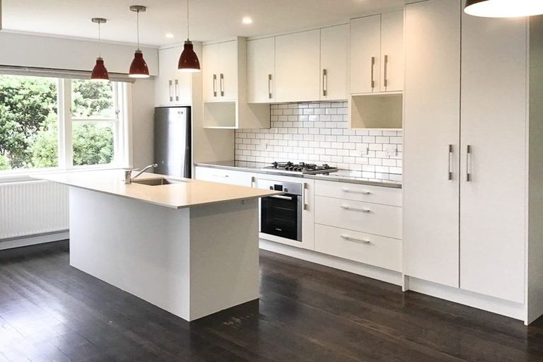 Photo of property in 18 Cave Road, Houghton Bay, Wellington, 6023