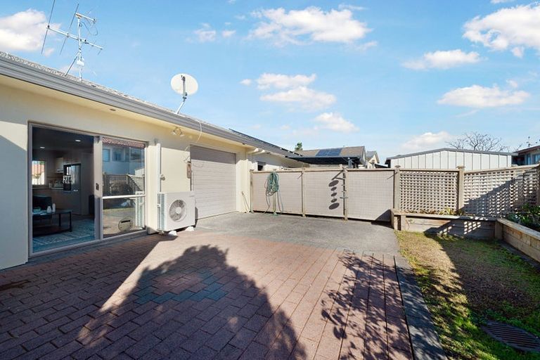 Photo of property in 8 Lockington Avenue, Henderson, Auckland, 0612