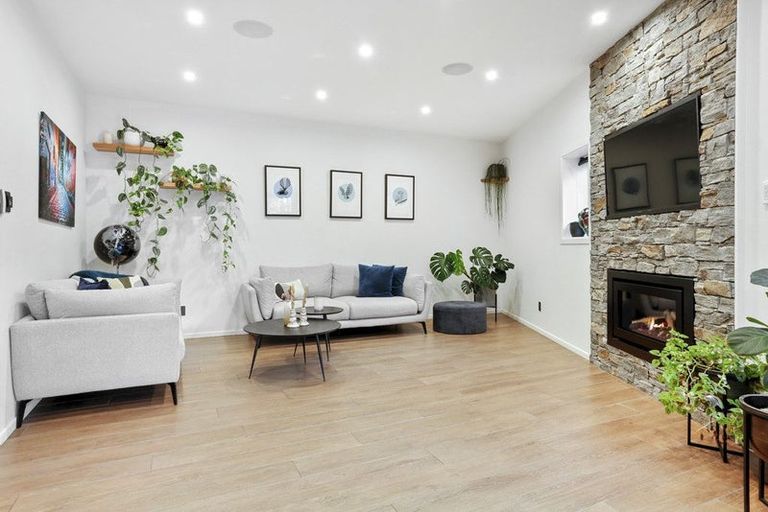 Photo of property in 18 Atkinson Road, Titirangi, Auckland, 0604