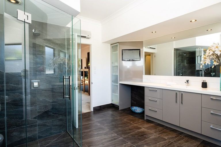 Photo of property in 185 Te Mata Road, Havelock North, 4130