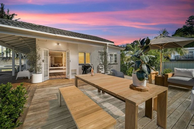 Photo of property in 1/86 Beach Road, Castor Bay, Auckland, 0620