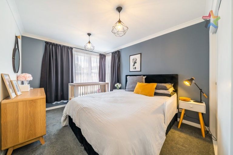 Photo of property in 14 Young Grove, Stokes Valley, Lower Hutt, 5019