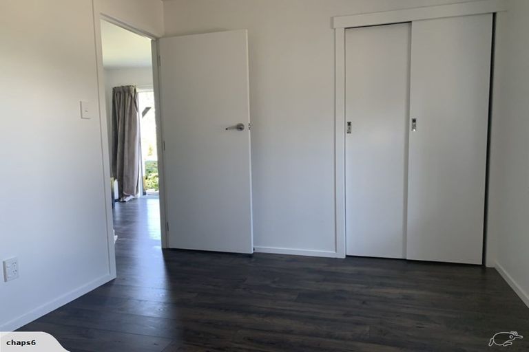 Photo of property in 111 Pupuke Road, Northcote, Auckland, 0627