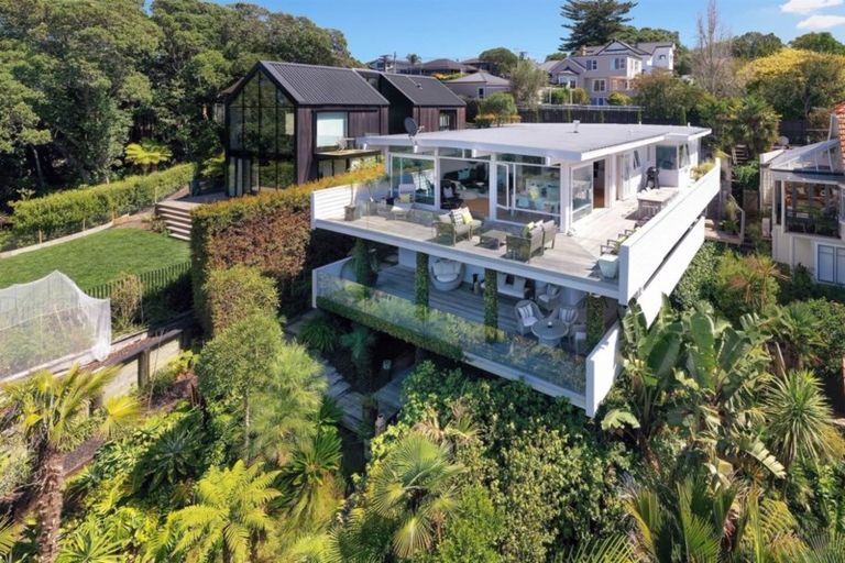 Photo of property in 24 Bridge View Road, Birkenhead, Auckland, 0626