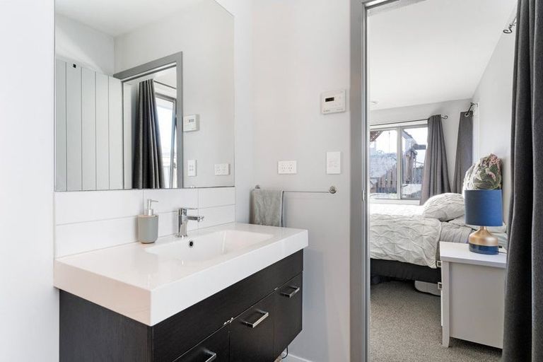 Photo of property in 6 Austin Reid Avenue, Carterton, 5713