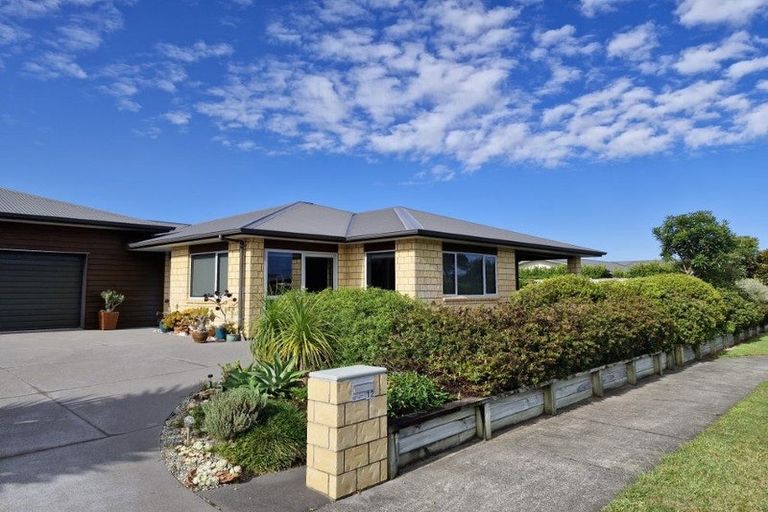 Photo of property in 12 Wentworth Lane, Waiwhakaiho, New Plymouth, 4312