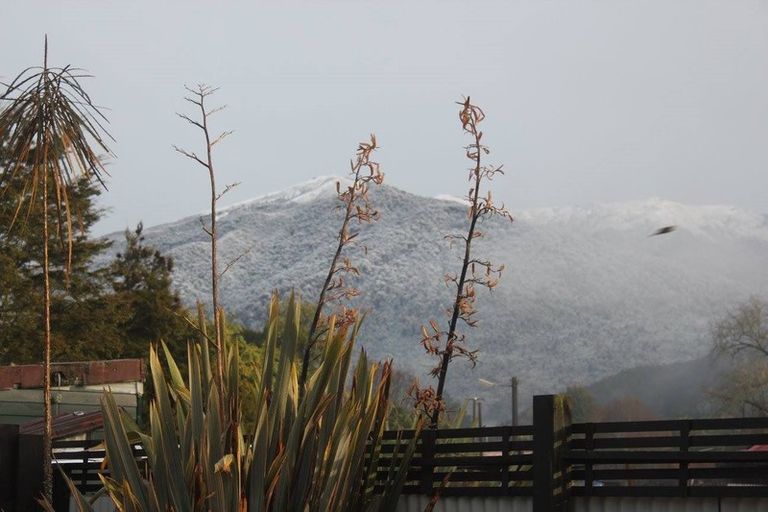 Photo of property in 15 Hart Street, Blackball, 7804