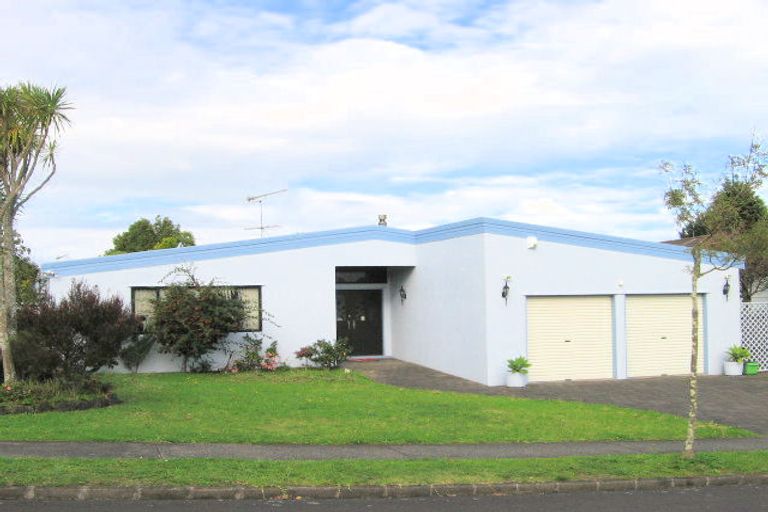 Photo of property in 5 Mark Edward Drive, Half Moon Bay, Auckland, 2012