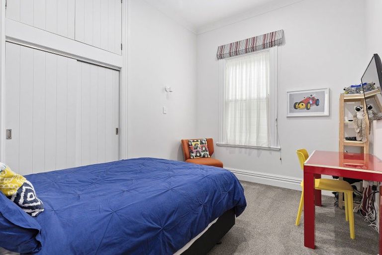 Photo of property in 17 Myrtle Crescent, Mount Cook, Wellington, 6021