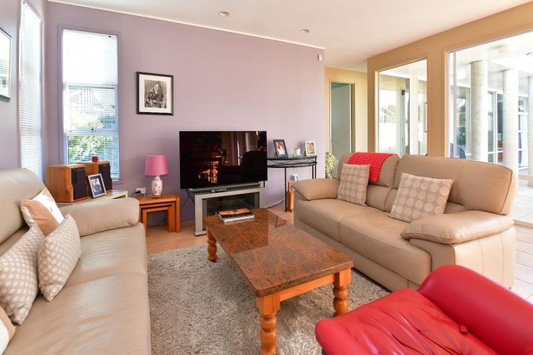 Photo of property in 58 Settlers Grove, Orewa, 0931