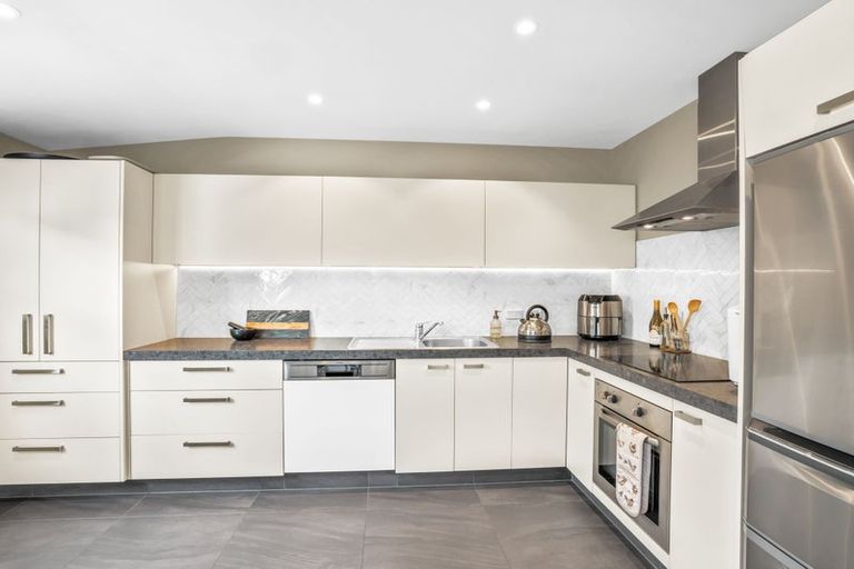 Photo of property in 8b Broadbent Street, Riccarton, Christchurch, 8041