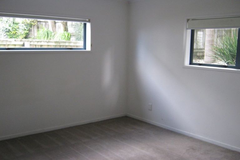 Photo of property in 121a Hobsonville Road, West Harbour, Auckland, 0618