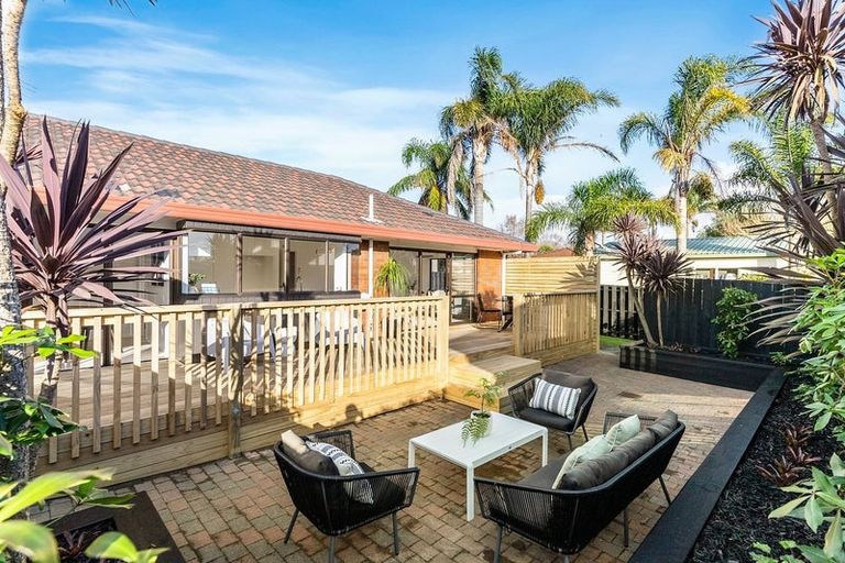 Photo of property in 5 Raddock Place, Farm Cove, Auckland, 2012