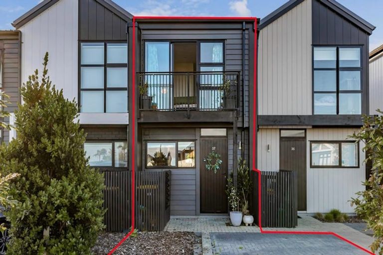 Photo of property in 37 Treloar Crescent, Hobsonville, Auckland, 0616