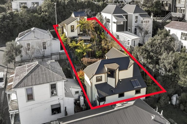 Photo of property in 12 Stafford Street, Mount Victoria, Wellington, 6011